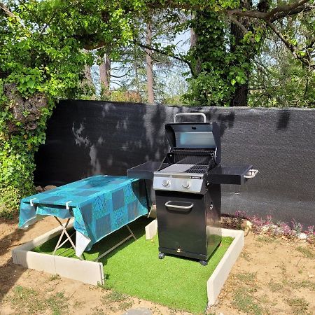 Appartement Tout Equipe En Rez-De-Jardin Entre Gard Et Ardeche Saint-Julien-de-Peyrolas Exteriör bild