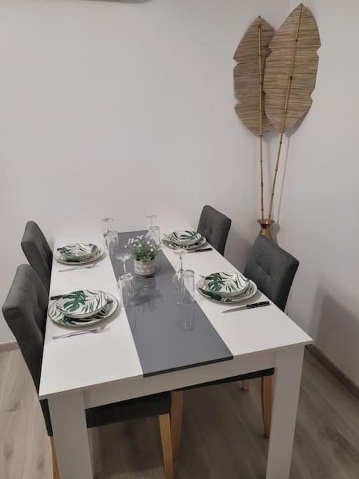 Appartement Tout Equipe En Rez-De-Jardin Entre Gard Et Ardeche Saint-Julien-de-Peyrolas Exteriör bild