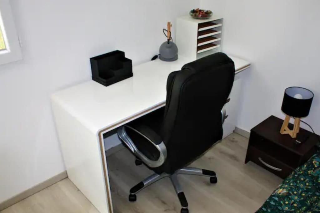 Appartement Tout Equipe En Rez-De-Jardin Entre Gard Et Ardeche Saint-Julien-de-Peyrolas Exteriör bild